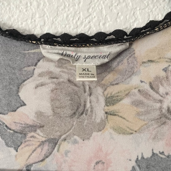 Elegant Floral Fringe Kimono Blouse - Picture 3 of 3